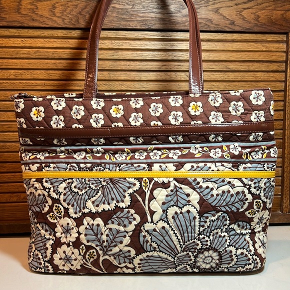 Vera Bradley quilted fabric tote, shoulder bag, patent leather trim. Like new. - Picture 5 of 17